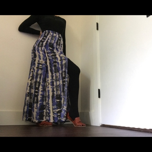 Forever 21 Dresses & Skirts - Forever 21 Art Deco Maxi Skirt